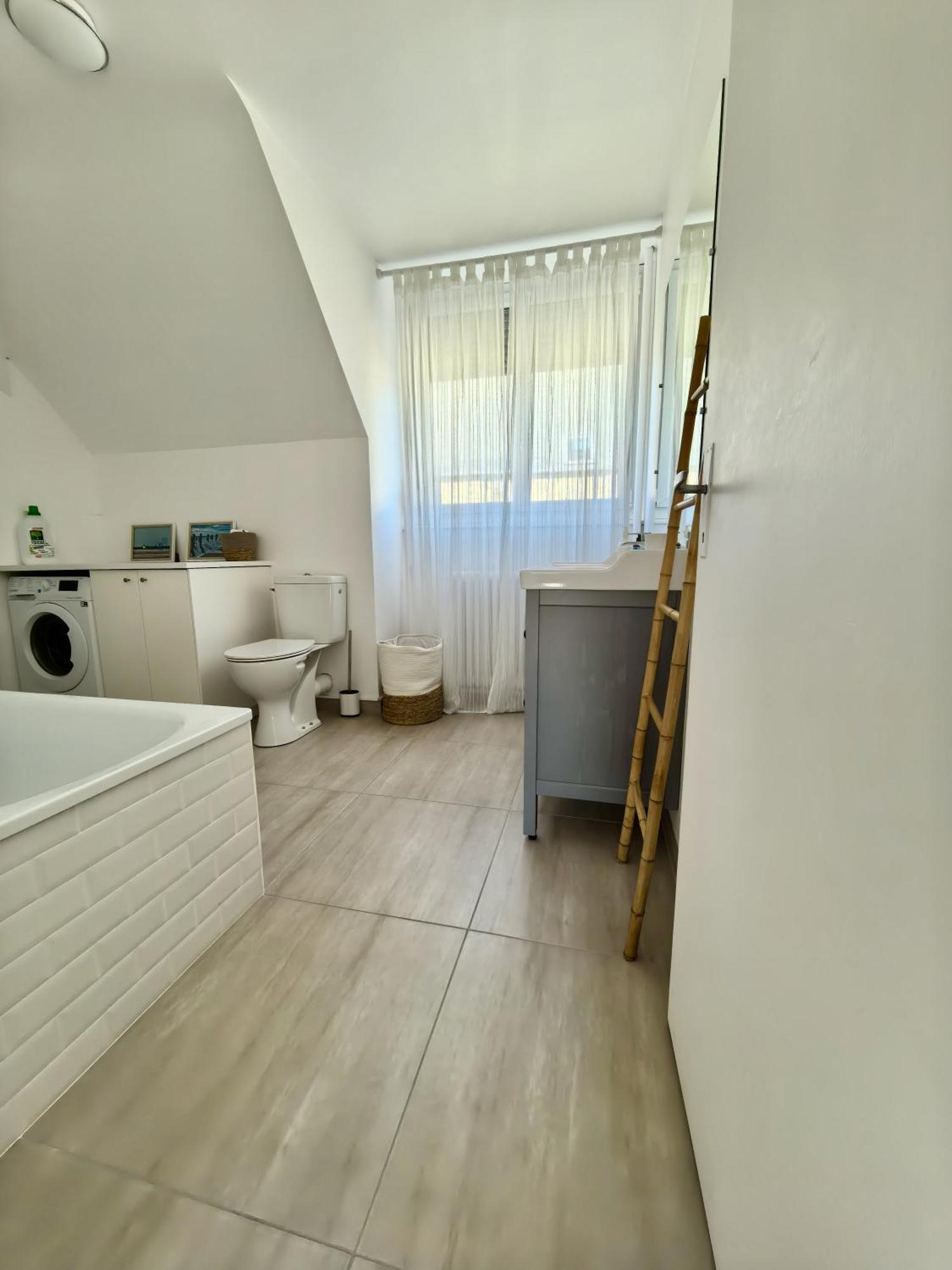 La Triolette, Maison Chaleureuse, Independante Et Refaite A Neuf Dans Le Vieux Coutainville, Tourisme Ou Teletravail Агон-Кутенвиль Экстерьер фото